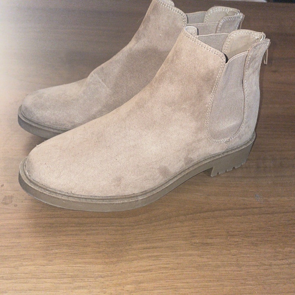 ESPRIT Tan Suede-Like Booties